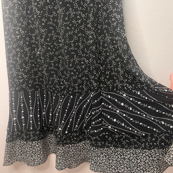 Disturbia nwot | sz 6 us | Prairie Panel Skirt. black/white floral skirt - Picture 5 of 12